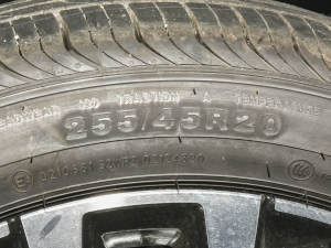 2021款PLUS 1.6T DCT地PRO+ 5座 轮胎尺寸