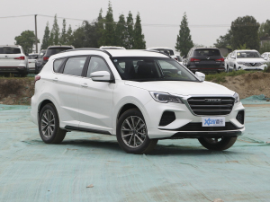 2022款1.5T 手动乐行版 5座 右前45度