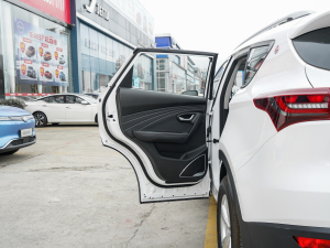 2022款1.5T 手动前卫伙伴型 5座 左后车门