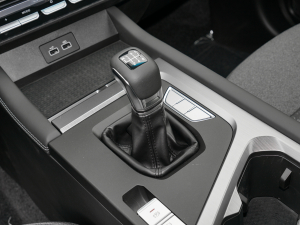 2022款1.5T 手动青春版 5座 换挡杆