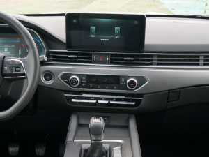 2022款1.5T 手动芳华版 5座 中控台