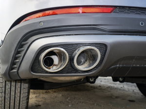 2023款1.6T DCT强者 7座 排气管