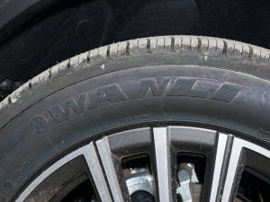 2023款1.6T DCT强者 7座 轮胎品牌