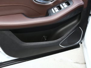 2023款1.5T 手动别院 前门储物空间
