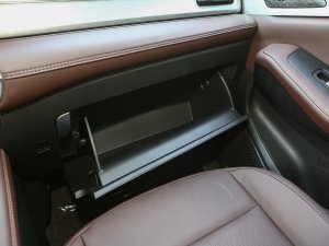 2023款1.5T 手动别院 手套箱