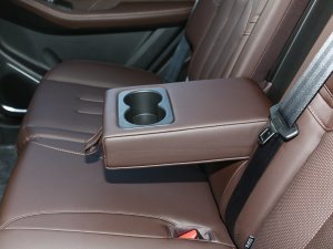 2023款1.5T 手动别院 后排中央扶手