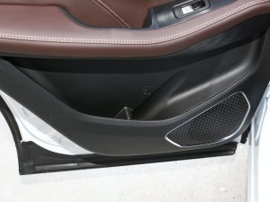 2023款1.5T 手动别院 后门储物空间