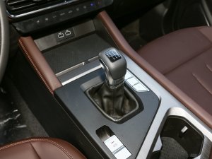 2023款1.5T 手动别院 换挡杆