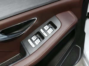 2023款1.5T 手动别院 主驾车窗控制区	