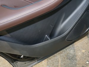 2023款1.6TD DCT别墅 后门储物空间