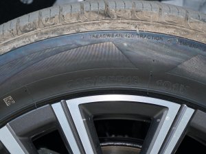 2023款1.6TD DCT平层+ 7座 轮胎尺寸