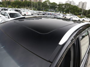 2023款 1.6T 手动府邸 7座 车顶