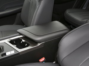 2023款 1.6T 手动府邸 7座 中央扶手箱