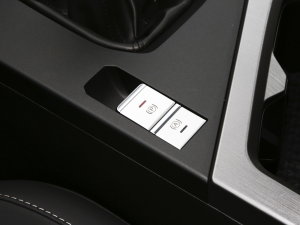2023款 1.6T 手动府邸 7座 驻车制动器