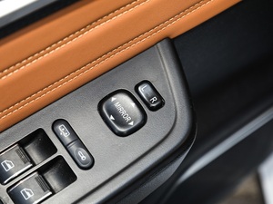 2018�� �п؅^