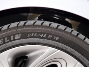 2022款705km 长续航版 轮胎尺寸