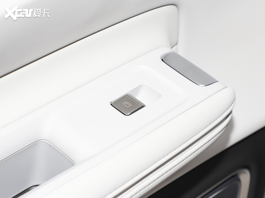 2024Polestar 4 p늙CLmPLUS