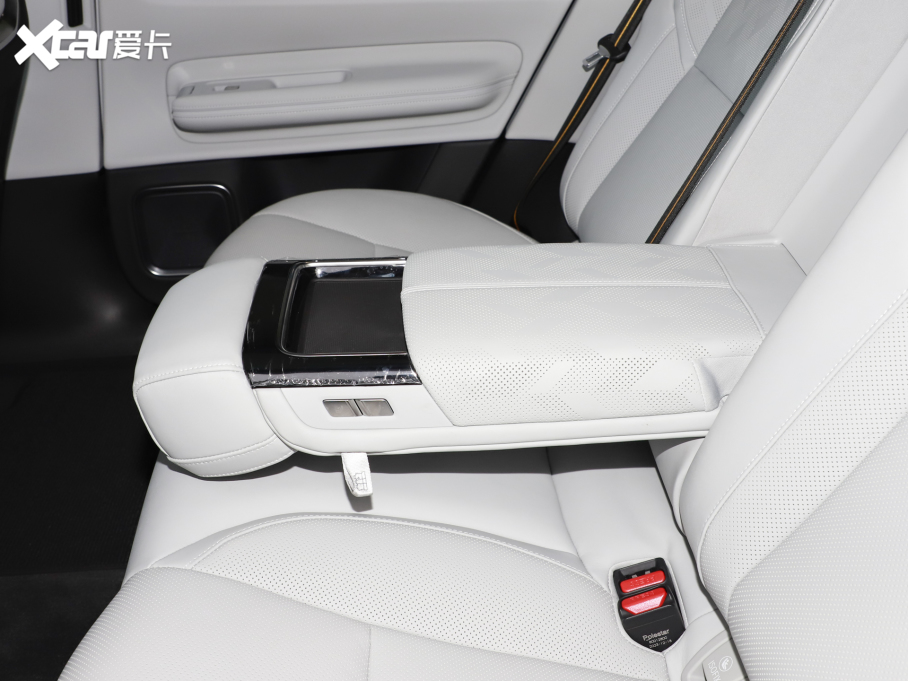 2024Polestar 4 p늙CLmPLUS