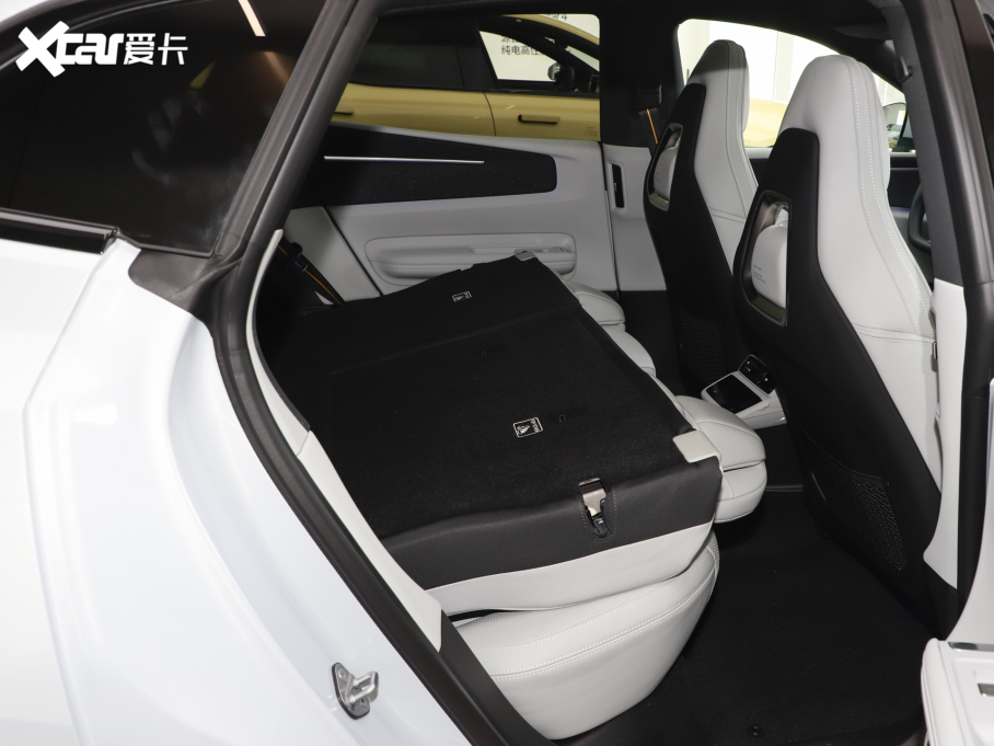 2024Polestar 4 p늙CLmPLUS