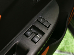 2018СΛρ400  4 {܇ƅ^	