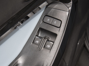 2022ۿ ǰ F 30kW 301km {܇ƅ^	