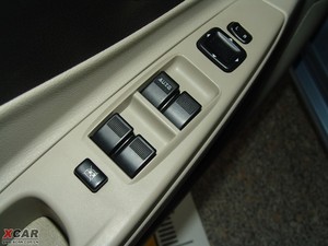 2009款1.6L 3G版 主驾车窗控制区	