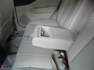 2009款1.6L 手动豪华版 后排中央扶手