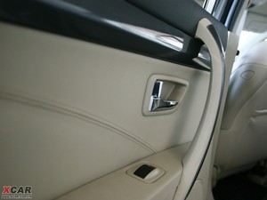 2010款2.0L 自动豪华版 空间座椅