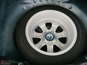 2010款2.0L 自动豪华版 备胎