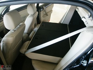 2010款2.0L 自动豪华版 空间座椅
