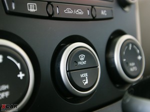 2010款2.0L 自动豪华版 中控区