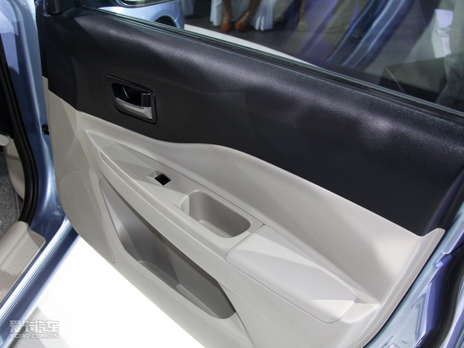 2011��vB50 1.6L �ք����F��