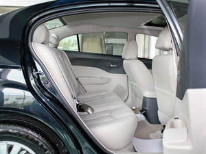 2011款1.6L 自动尊贵版 空间座椅