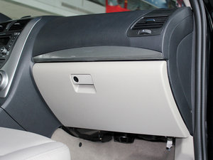 2011款1.6L 自动尊贵版 空间座椅