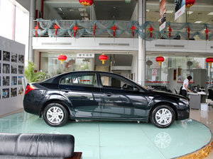 2011款1.6L 自动尊贵版 整体外观