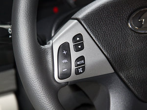 2011款1.6L 手动尊贵版 中控区