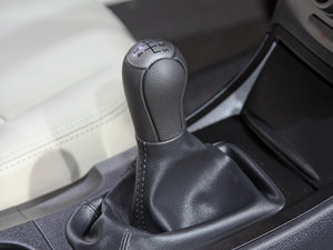 2011款1.6L 手动尊贵版 中控区