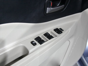 2011款1.6L 手动尊贵版 中控区