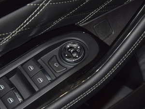 2021390T (q)Lm(x) п؅^(q)