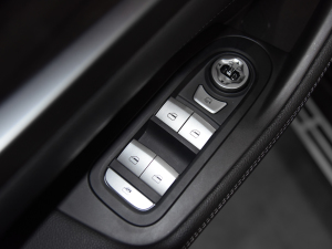 2021400T (q)ҫPro 7 {܇ƅ^(q)	