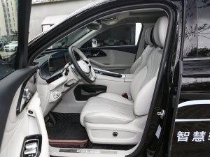 2023款400T 四驱奢享版 前排空间