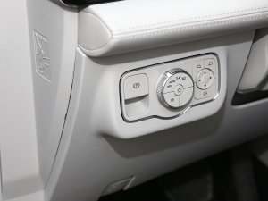2023款400T 四驱奢享版 驻车制动器