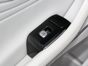 2023款400T 四驱奢享版 后排车窗控制区