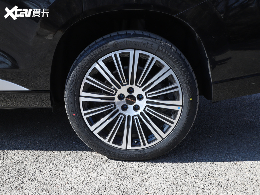 2025;C-DM 180 LmUltra 7