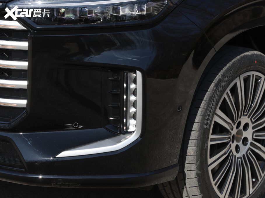 2025;C-DM 180 Lm(x)Ultra(q) 7