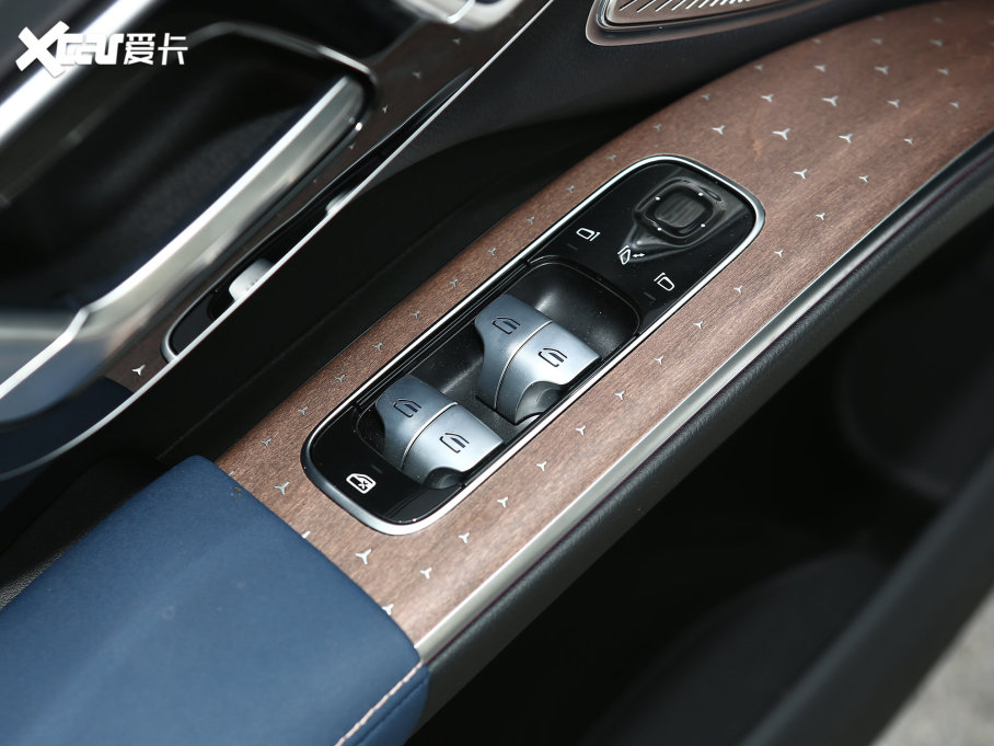 2023YEQS SUV 450 4MATIC A