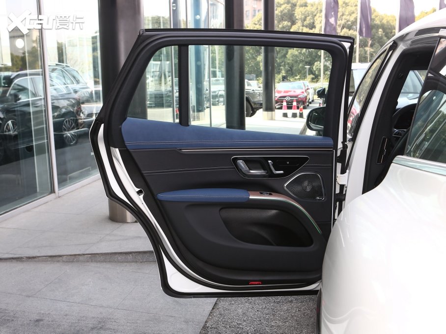 2023YEQS SUV 450 4MATIC A