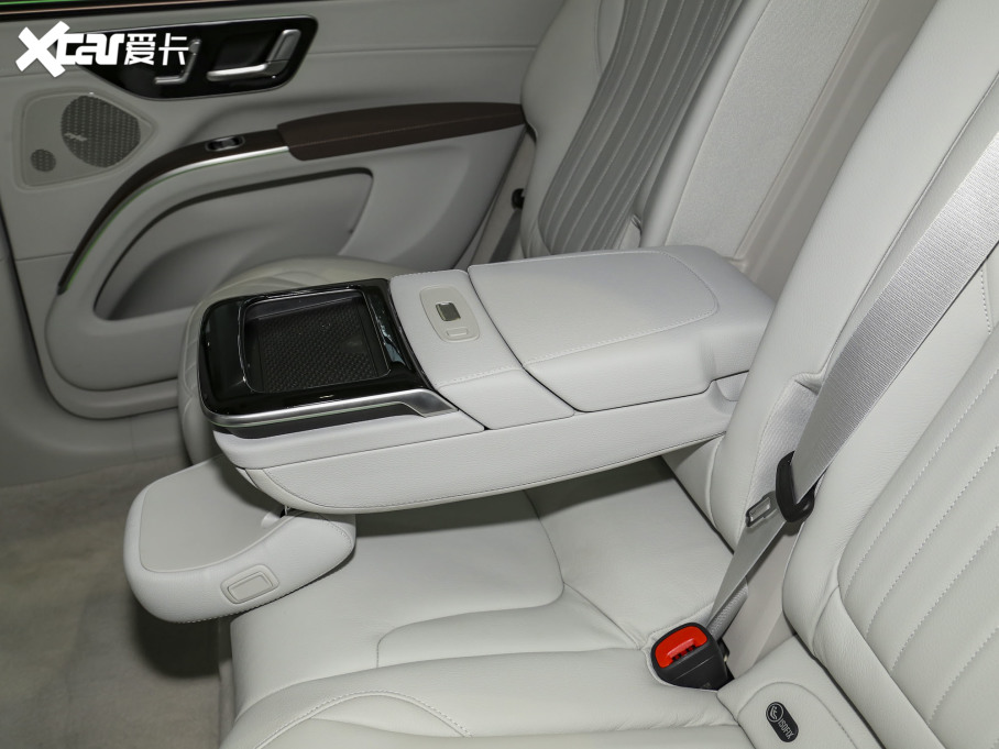 2023YEQS SUV 450 4MATIC h