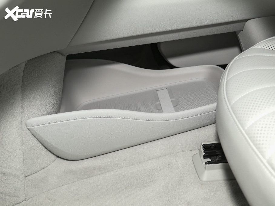 2023YEQS SUV 450 4MATIC h