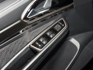 2023280TSI ԄӸ߹sҫ {܇ƅ^	